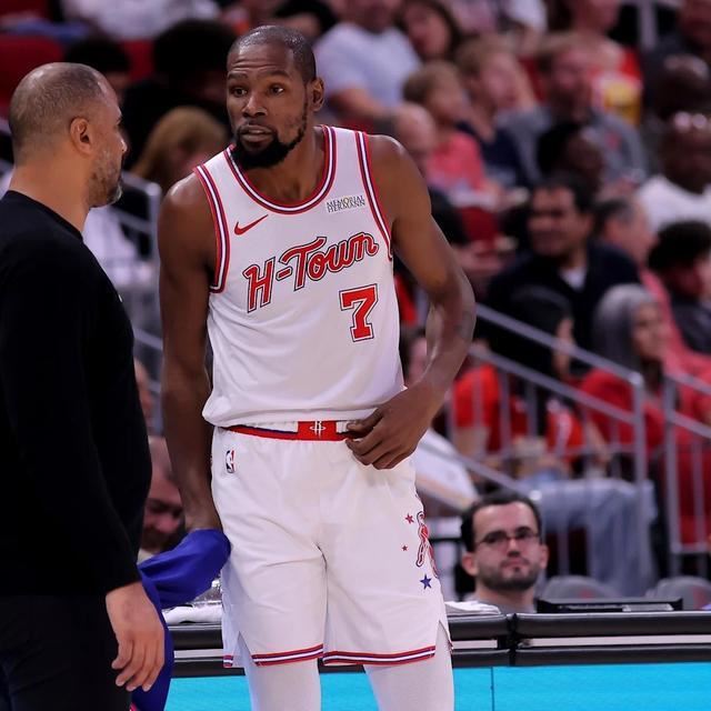  高效发挥，杜兰特20中13砍30分6板5助，第三节6中6独揽13分