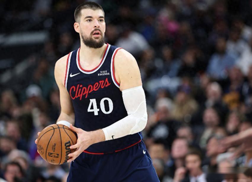  泰伦卢看懂了吗？祖巴茨缺席六连胜，尼德豪泽统治攻守，全队流畅