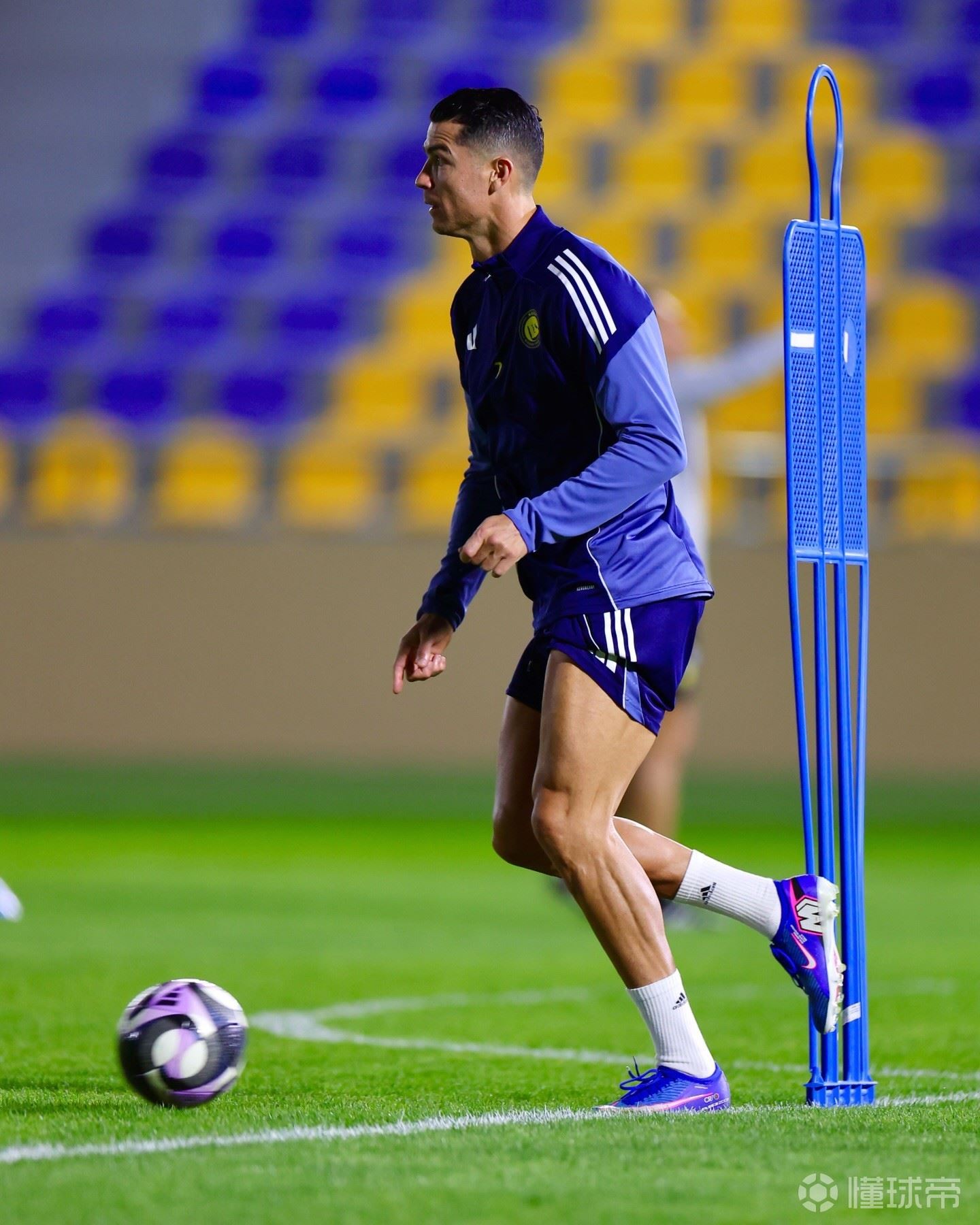  结束罢赛？C罗晒回归利雅得胜利训练照：